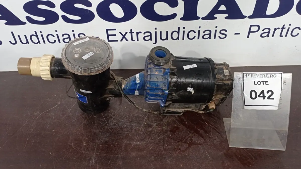LOTE 042 - 01 BOMBA COM PRÉ-FILTRO PARA PISCINA 1CV 220V MARCA SYLLENT. (NO ESTADO) ATENÇÃO! FAZER A VISITAÇÃO ANTES DE ARREMATAR, NÃO SABEMOS SE FUNCIONA, LEILÃO NÃO TEM GARANTIA E NEM DEVOLUÇÃO, SUJEITO A POSSÍVEIS AVARIAS VISÍVEIS/OCULTAS E/OU AUSÊNCIA DE COMPONENTES.
