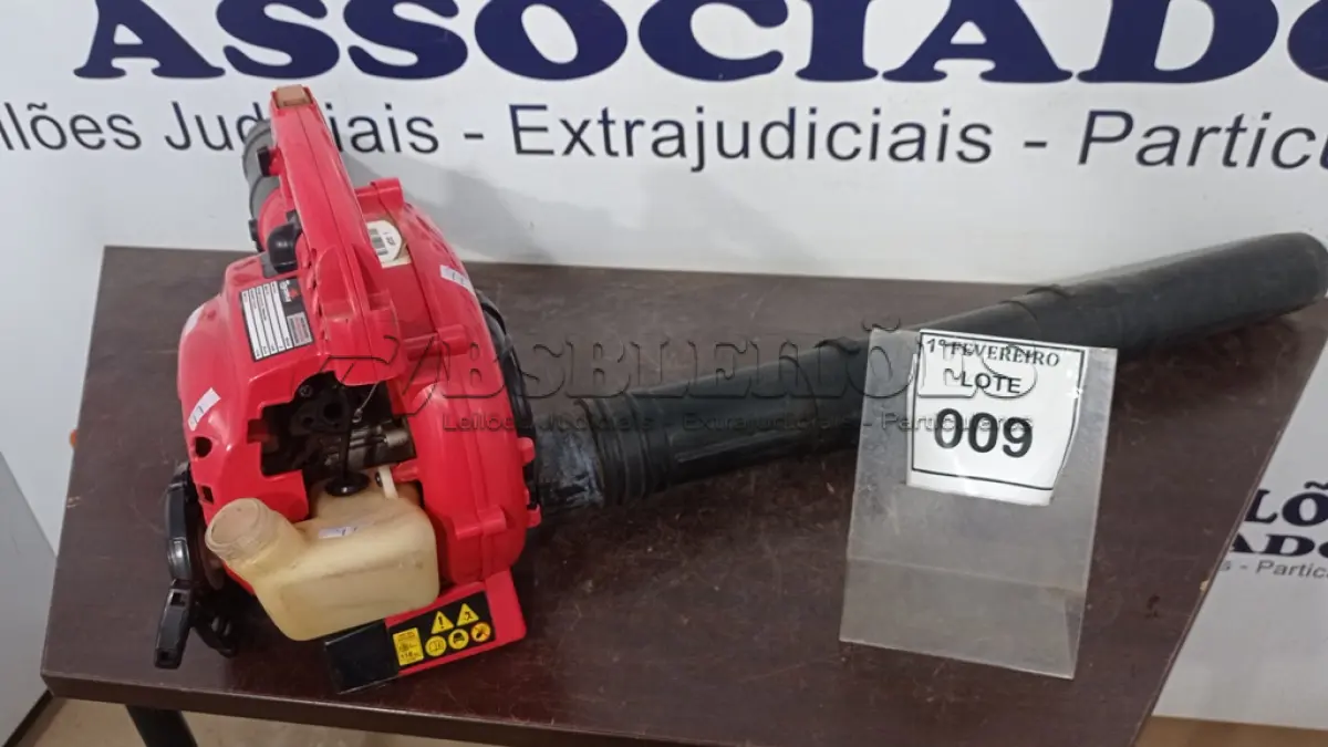 LOTE 009 - 01 SOPRADOR DE AR MARCA TOYAMA. (NO ESTADO) ATENÇÃO! FAZER A VISITAÇÃO ANTES DE ARREMATAR, NÃO SABEMOS SE FUNCIONA, LEILÃO NÃO TEM GARANTIA E NEM DEVOLUÇÃO, SUJEITO A POSSÍVEIS AVARIAS VISÍVEIS/OCULTAS E/OU AUSÊNCIA DE COMPONENTES.
