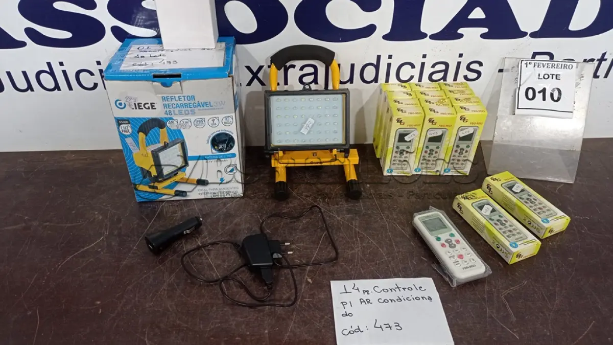 LOTE 010 - 01 REFLETOR RECARREGÁVEL E 14 CONTROLES DE AR-CONDICIONADO MODELO FBG-9032 MARCA EBG. (NO ESTADO) ATENÇÃO! FAZER A VISITAÇÃO ANTES DE ARREMATAR, NÃO SABEMOS SE FUNCIONA, LEILÃO NÃO TEM GARANTIA E NEM DEVOLUÇÃO, SUJEITO A POSSÍVEIS AVARIAS VISÍVEIS/OCULTAS E/OU AUSÊNCIA DE COMPONENTES.