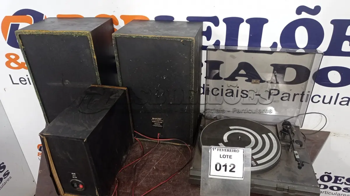 LOTE 012 - 01 TOCA DISCO MODELO SPECT 87 MARCA GRADIENTE. (NO ESTADO) ATENÇÃO! FAZER A VISITAÇÃO ANTES DE ARREMATAR, NÃO SABEMOS SE FUNCIONA, LEILÃO NÃO TEM GARANTIA E NEM DEVOLUÇÃO, SUJEITO A POSSÍVEIS AVARIAS VISÍVEIS/OCULTAS E/OU AUSÊNCIA DE COMPONENTES.