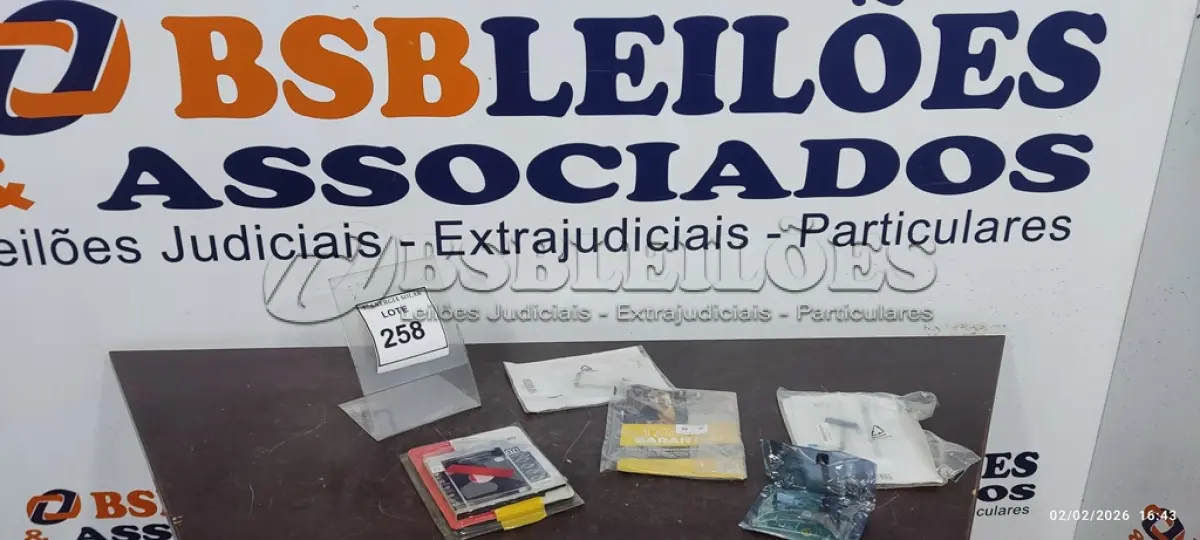 LOTE 258 - 03 CABOS FLAT PRA HD PARA NOTEBOOK, 01 ADAPTADOR CADDY DVD P HD OU SSD APPLE IMAC (NO ESTADO) ATENÇÃO! FAZER A VISITAÇÃO ANTES DE ARREMATAR, NÃO SABEMOS SE FUNCIONA, LEILÃO NÃO TEM GARANTIA E NEM DEVOLUÇÃO, SUJEITO A POSSÍVEIS AVARIAS VISÍVEIS/OCULTAS E/OU AUSÊNCIA DE COMPONENTES.