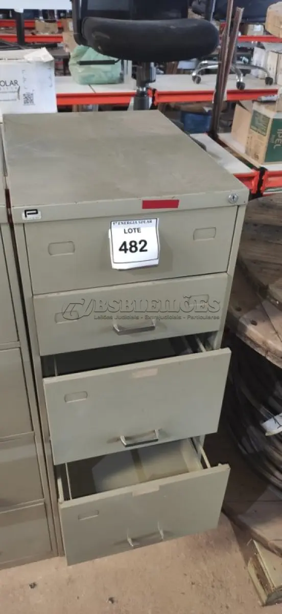 LOTE 482 - 01 ARQUIVO DE AÇO COM 05 GAVETAS. (NO ESTADO) ATENÇÃO! FAZER A VISITAÇÃO ANTES DE ARREMATAR, NÃO SABEMOS SE FUNCIONA, LEILÃO NÃO TEM GARANTIA E NEM DEVOLUÇÃO, SUJEITO A POSSÍVEIS AVARIAS VISÍVEIS/OCULTAS