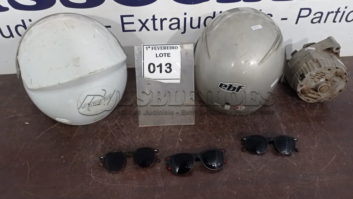 LOTE 013 - 01 ALTERNADOR DE LINHA GM MARCA DELCO ARNO S.AE 02 CAPACETES. (NO ESTADO) ATENÇÃO! FAZER A VISITAÇÃO ANTES DE ARREMATAR, NÃO SABEMOS SE FUNCIONA, LEILÃO NÃO TEM GARANTIA E NEM DEVOLUÇÃO, SUJEITO A POSSÍVEIS AVARIAS VISÍVEIS/OCULTAS E/OU AUSÊNCIA DE COMPONENTES.