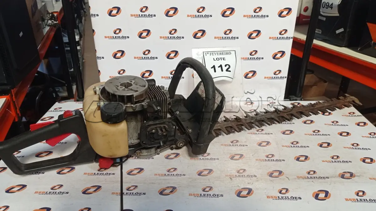 LOTE 112 - 01 PODADOR DE CERCA VIVA INCOMPLETO. (NO ESTADO) ATENÇÃO! FAZER A VISITAÇÃO ANTES DE ARREMATAR, NÃO SABEMOS SE FUNCIONA, LEILÃO NÃO TEM GARANTIA E NEM DEVOLUÇÃO, SUJEITO A POSSÍVEIS AVARIAS VISÍVEIS/OCULTAS E/OU AUSÊNCIA DE COMPONENTES.