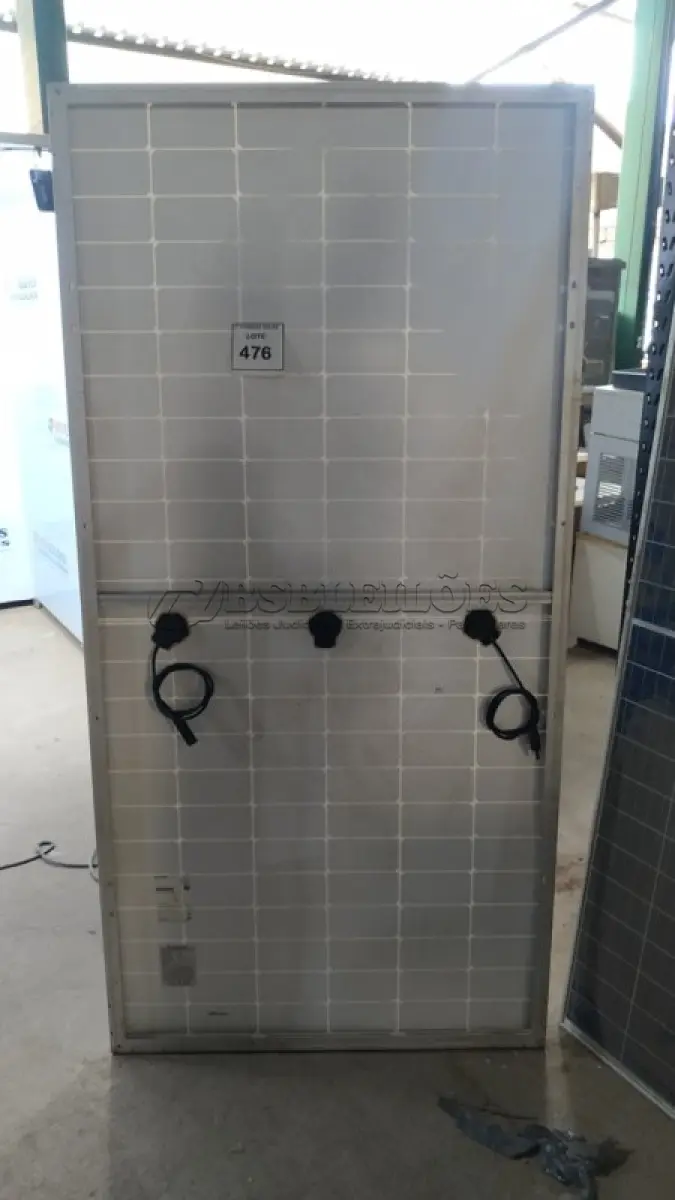 LOTE 476 - 01 MÓDULO SOLAR 340 WATTS. (NO ESTADO) ATENÇÃO! FAZER A VISITAÇÃO ANTES DE ARREMATAR, NÃO SABEMOS SE FUNCIONA, LEILÃO NÃO TEM GARANTIA E NEM DEVOLUÇÃO, SUJEITO A POSSÍVEIS AVARIAS VISÍVEIS/OCULTAS
