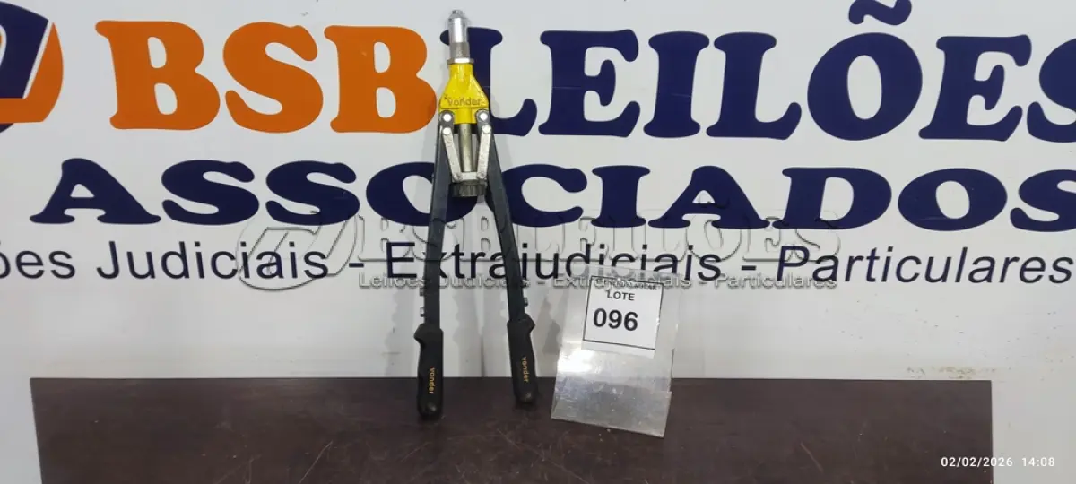 LOTE 096 - 01 ARREBITADEIRA MANUAL. (NO ESTADO) ATENÇÃO! FAZER A VISITAÇÃO ANTES DE ARREMATAR, NÃO SABEMOS SE FUNCIONA, LEILÃO NÃO TEM GARANTIA E NEM DEVOLUÇÃO, SUJEITO A POSSÍVEIS AVARIAS VISÍVEIS/OCULTAS E/OU AUSÊNCIA DE COMPONENTES.