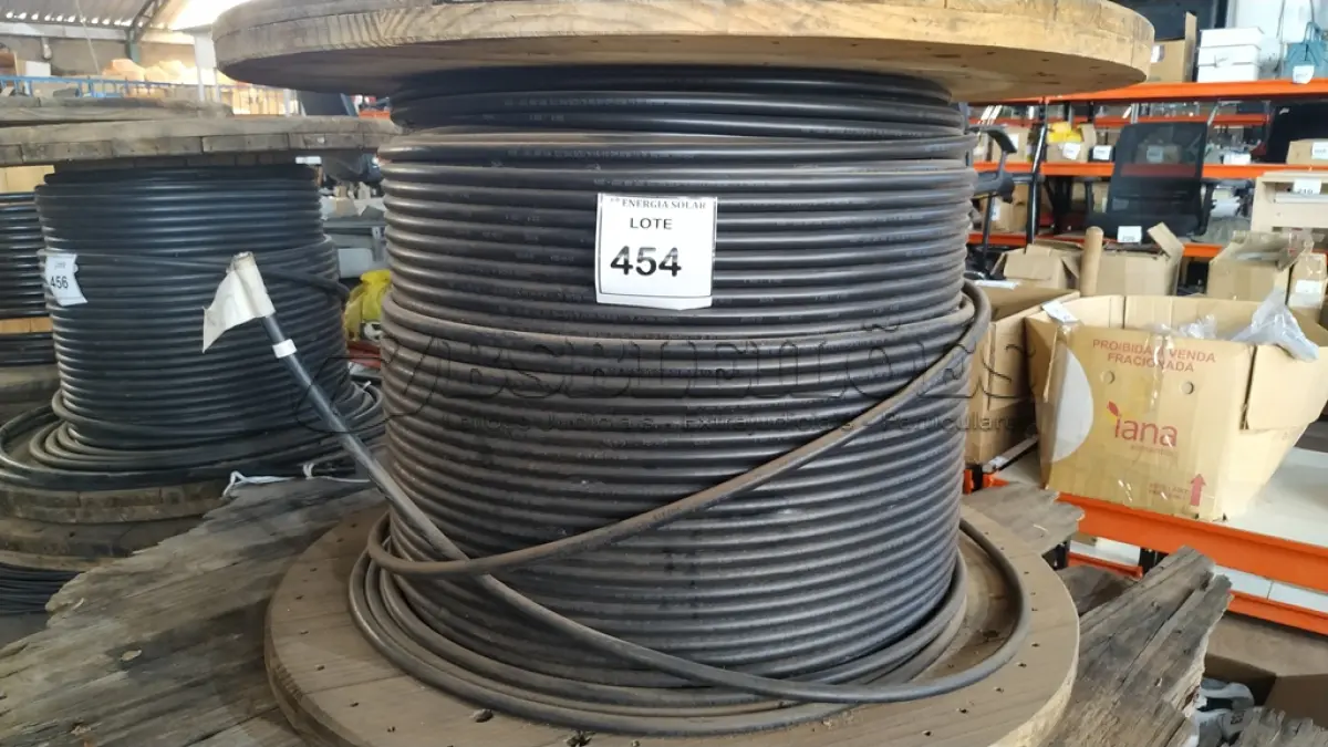 LOTE 454 - 01 CARRETEL COM 561M DE FIO 0,95MM CABO DE ALUMÍNIO ISOLADO. (NO ESTADO) ATENÇÃO! FAZER A VISITAÇÃO ANTES DE ARREMATAR, NÃO SABEMOS SE FUNCIONA, LEILÃO NÃO TEM GARANTIA E NEM DEVOLUÇÃO, SUJEITO A POSSÍVEIS AVARIAS VISÍVEIS/OCULTAS E/OU