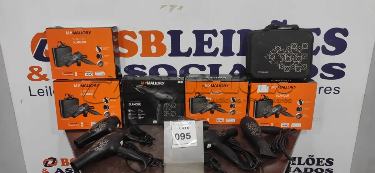 LOTE 095 - 05 SECADORES DE CABELO COM MALETA SENDO 04 127V E 01 DE 220V MARCA MALLORY. (NO ESTADO) ATENÇÃO! FAZER A VISITAÇÃO ANTES DE ARREMATAR, NÃO SABEMOS SE FUNCIONA, LEILÃO NÃO TEM GARANTIA E NEM DEVOLUÇÃO, SUJEITO A POSSÍVEIS AVARIAS VISÍVEIS/OCULTAS E/OU AUSÊNCIA DE COMPONENTES.