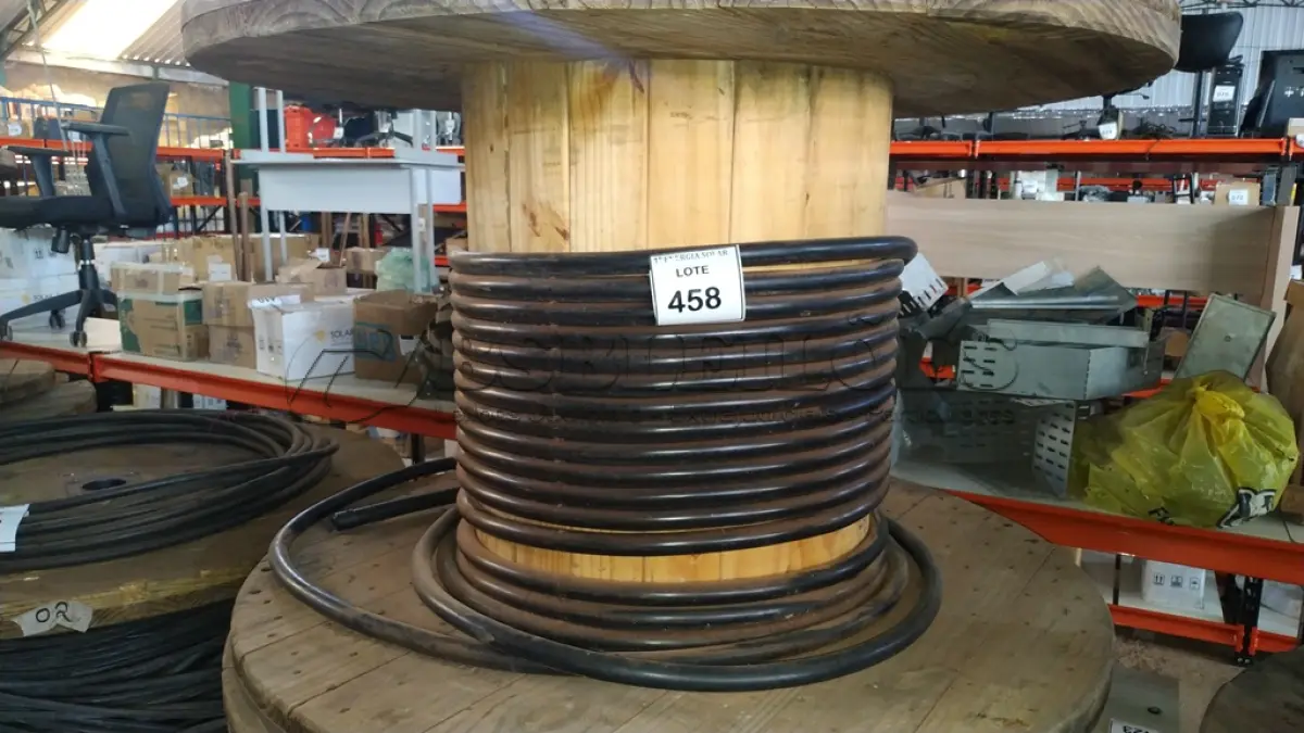 LOTE 458 - 01 CARRETEL COM 35M DE FIO 240MM DE ALUMÍNIO ISOLADO.  (NO ESTADO) ATENÇÃO! FAZER A VISITAÇÃO ANTES DE ARREMATAR, NÃO SABEMOS SE FUNCIONA, LEILÃO NÃO TEM GARANTIA E NEM DEVOLUÇÃO, SUJEITO A POSSÍVEIS AVARIAS VISÍVEIS/OCULTAS E/OU