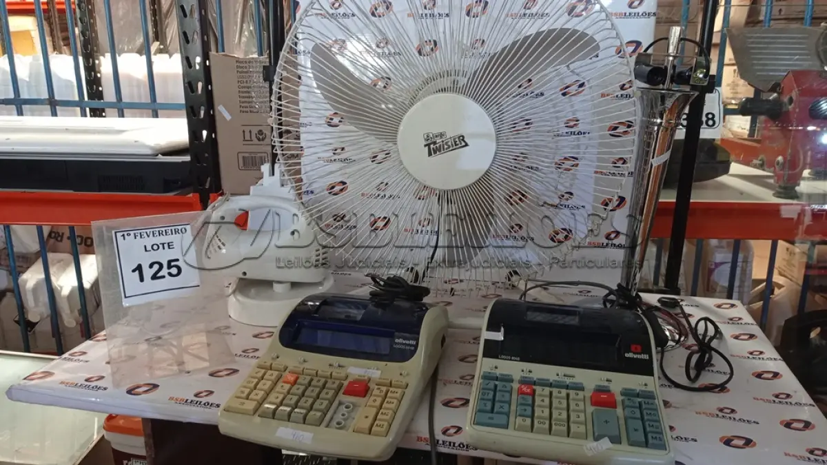 LOTE 125 - 01 VENTILADOR MARCA ARGE, 01 BATEDEIRA INCOMPLETA MARCA E 02 CALCULADORAS COMERCIAIS MARCA OLIVETTI. (NO ESTADO) ATENÇÃO! FAZER A VISITAÇÃO ANTES DE ARREMATAR, NÃO SABEMOS SE FUNCIONA, LEILÃO NÃO TEM GARANTIA E NEM DEVOLUÇÃO, SUJEITO A POSSÍVEIS AVARIAS VISÍVEIS/OCULTAS E/OU AUSÊNCIA DE COMPONENTES.