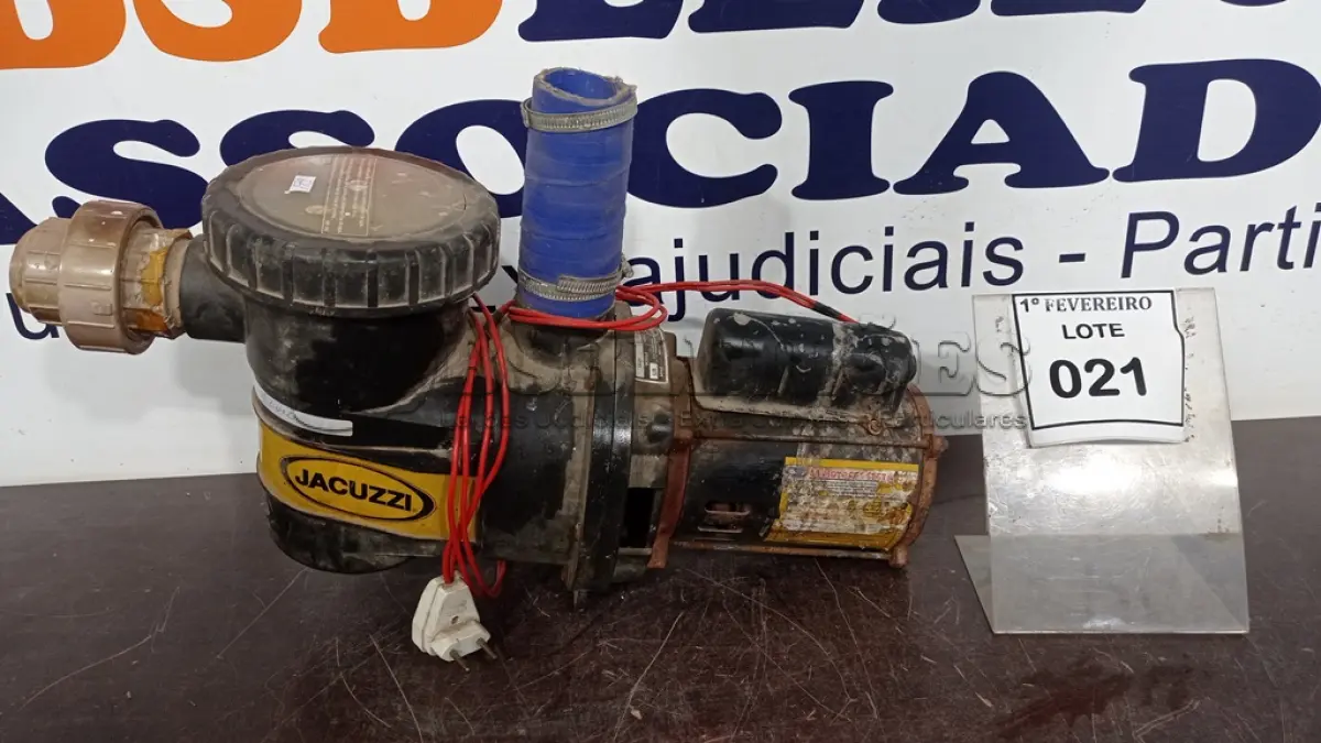 LOTE 021 - 01 BOMBA DE HIDROMASSAGEM ½ CV 220V. (NO ESTADO) ATENÇÃO! FAZER A VISITAÇÃO ANTES DE ARREMATAR, NÃO SABEMOS SE FUNCIONA, LEILÃO NÃO TEM GARANTIA E NEM DEVOLUÇÃO, SUJEITO A POSSÍVEIS AVARIAS VISÍVEIS/OCULTAS E/OU AUSÊNCIA DE COMPONENTES.