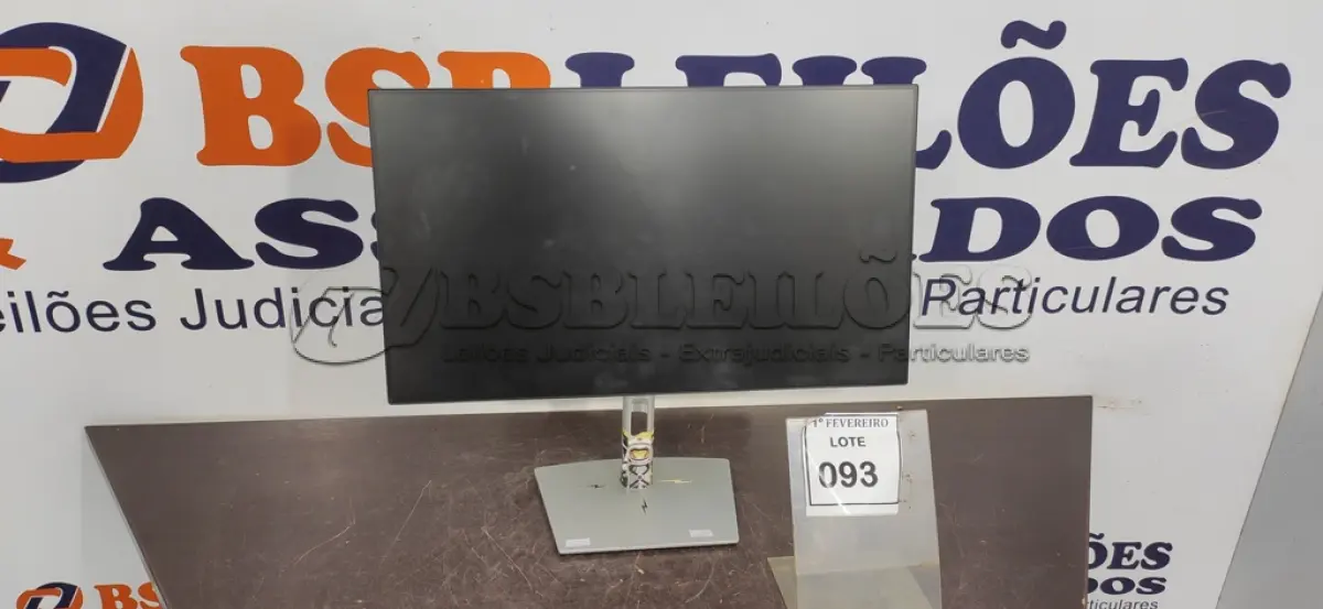 LOTE 093 - 01 MONITOR LCD MARCA DELL. (NO ESTADO) ATENÇÃO! FAZER A VISITAÇÃO ANTES DE ARREMATAR, NÃO SABEMOS SE FUNCIONA, LEILÃO NÃO TEM GARANTIA E NEM DEVOLUÇÃO, SUJEITO A POSSÍVEIS AVARIAS VISÍVEIS/OCULTAS E/OU AUSÊNCIA DE COMPONENTES.