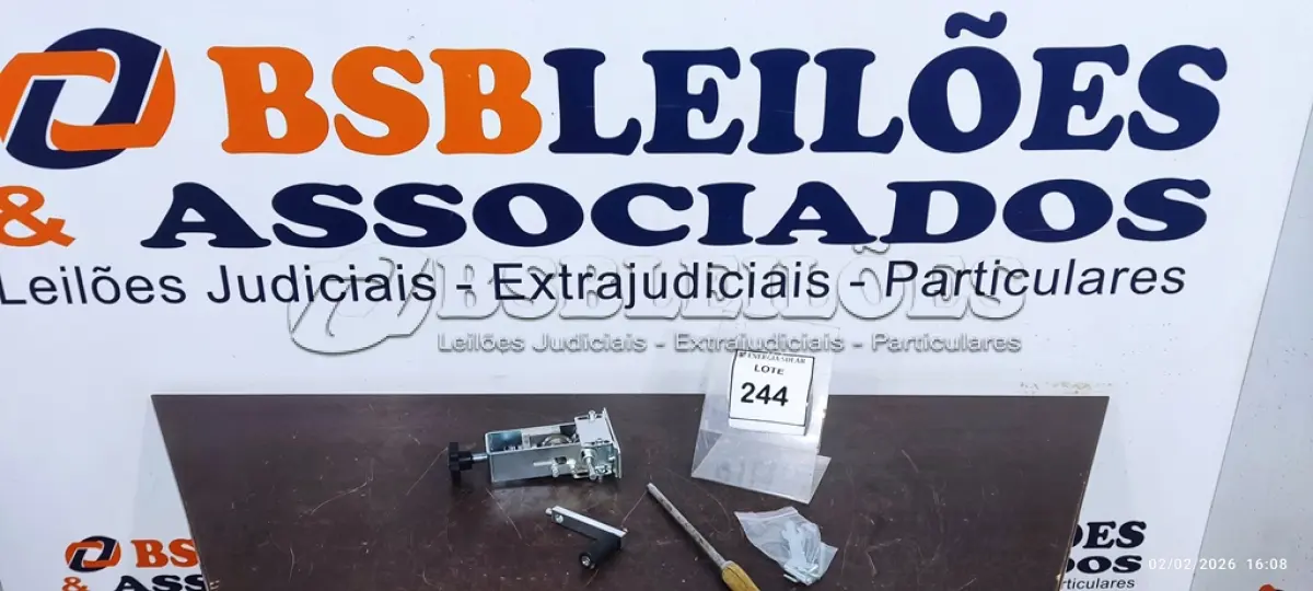 LOTE 244 - 01 DESCASCADOR DE FIOS MANUAL. (NO ESTADO) ATENÇÃO! FAZER A VISITAÇÃO ANTES DE ARREMATAR, NÃO SABEMOS SE FUNCIONA, LEILÃO NÃO TEM GARANTIA E NEM DEVOLUÇÃO, SUJEITO A POSSÍVEIS AVARIAS VISÍVEIS/OCULTAS E/OU AUSÊNCIA DE COMPONENTES.