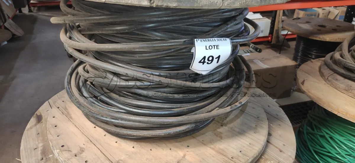 LOTE 491 - 115M DE FIO EM ALUMÍNIO ISOLADO PRETO 0,95MM. (NO ESTADO) ATENÇÃO! FAZER A VISITAÇÃO ANTES DE ARREMATAR, NÃO SABEMOS SE FUNCIONA, LEILÃO NÃO TEM GARANTIA E NEM DEVOLUÇÃO, SUJEITO A POSSÍVEIS AVARIAS VISÍVEIS/OCULTAS