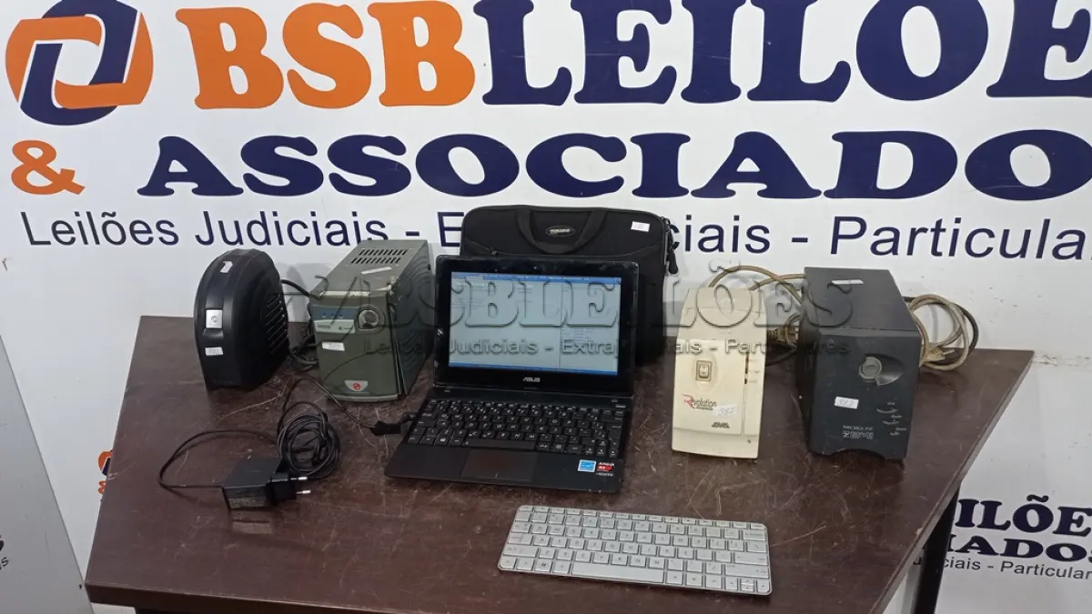 LOTE 007 - 01 NETBOOK COM FONTE MARCA ASUS E 04 ESTABILIZADORES DE MARCAS E MODELOS DIVERSOS. (NO ESTADO) ATENÇÃO! FAZER A VISITAÇÃO ANTES DE ARREMATAR, NÃO SABEMOS SE FUNCIONA, LEILÃO NÃO TEM GARANTIA E NEM DEVOLUÇÃO, SUJEITO A POSSÍVEIS AVARIAS VISÍVEIS/OCULTAS E/OU AUSÊNCIA DE COMPONENTES.