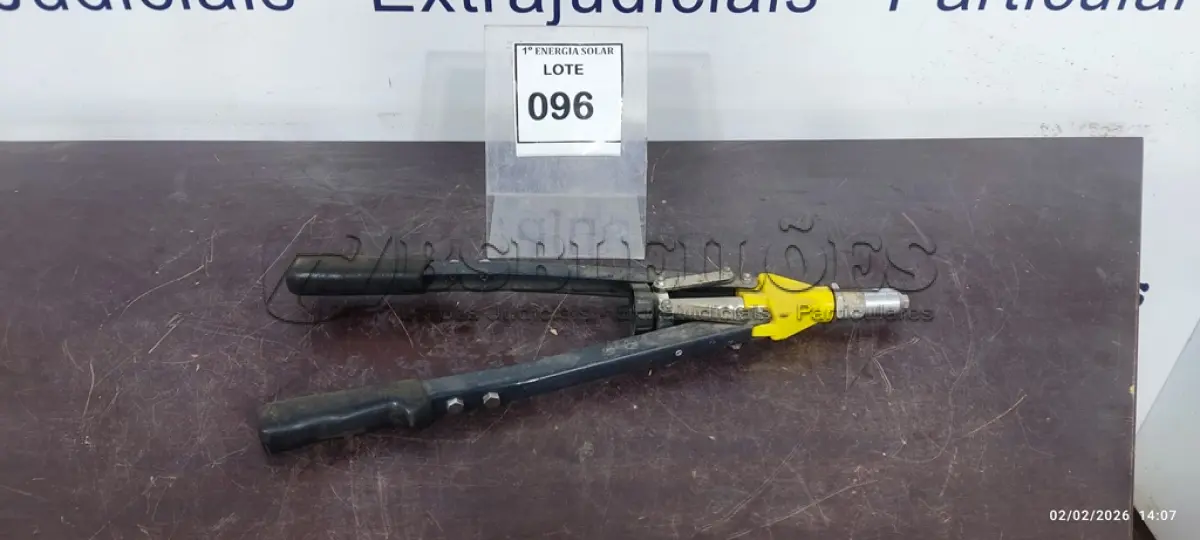 LOTE 096 - 01 ARREBITADEIRA MANUAL. (NO ESTADO) ATENÇÃO! FAZER A VISITAÇÃO ANTES DE ARREMATAR, NÃO SABEMOS SE FUNCIONA, LEILÃO NÃO TEM GARANTIA E NEM DEVOLUÇÃO, SUJEITO A POSSÍVEIS AVARIAS VISÍVEIS/OCULTAS E/OU AUSÊNCIA DE COMPONENTES.