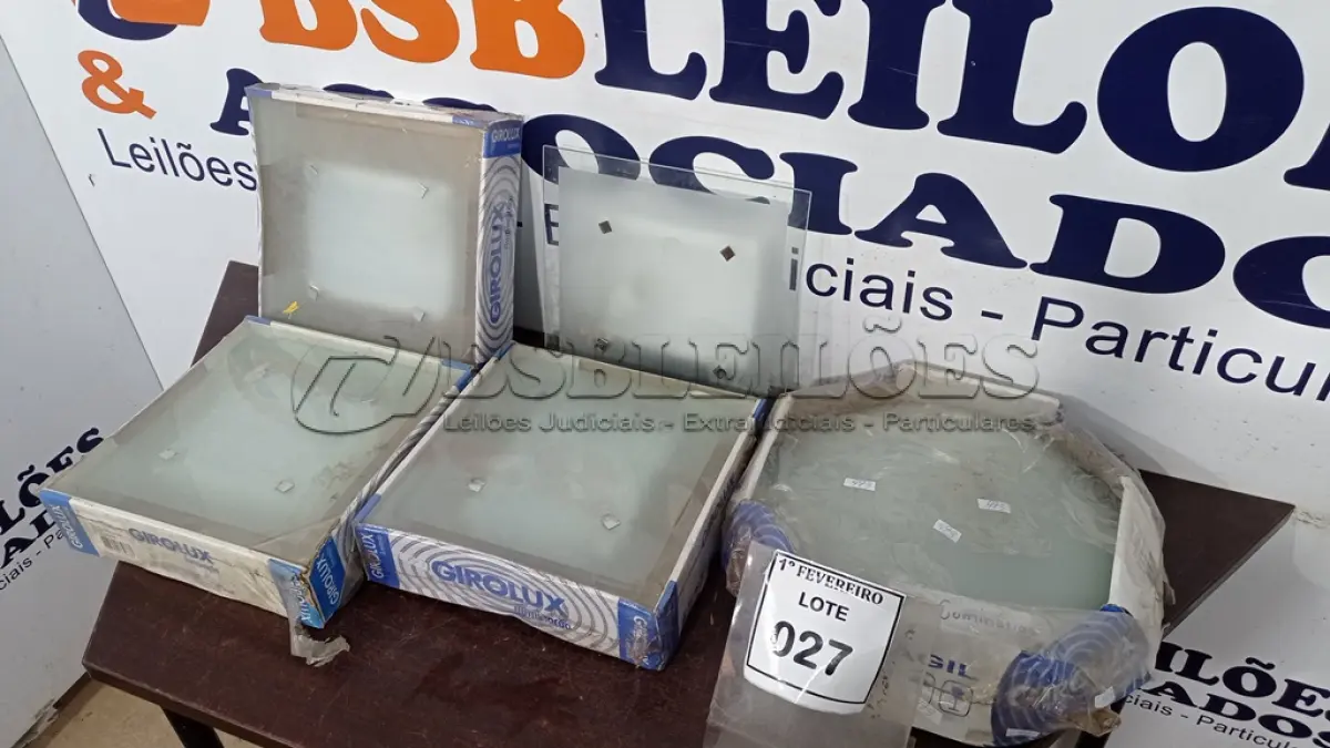 LOTE 027 - 05 LUMINÁRIAS DE VÍDEO MARCA GIROLUX. (NO ESTADO) ATENÇÃO! FAZER A VISITAÇÃO ANTES DE ARREMATAR, NÃO SABEMOS SE FUNCIONA, LEILÃO NÃO TEM GARANTIA E NEM DEVOLUÇÃO, SUJEITO A POSSÍVEIS AVARIAS VISÍVEIS/OCULTAS E/OU AUSÊNCIA DE COMPONENTES.