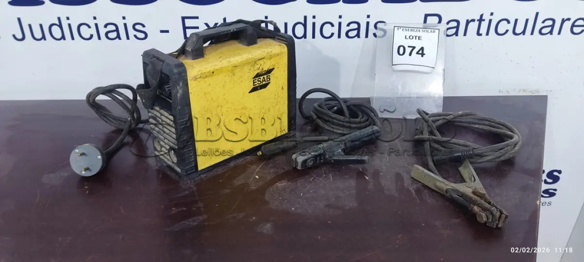 LOTE 074 - 01 MÁQUINA DE SOLDA ESAB 145AH (NO ESTADO) ATENÇÃO! FAZER A VISITAÇÃO ANTES DE ARREMATAR, NÃO SABEMOS SE FUNCIONA, LEILÃO NÃO TEM GARANTIA E NEM DEVOLUÇÃO, SUJEITO A POSSÍVEIS AVARIAS VISÍVEIS/OCULTAS E/OU AUSÊNCIA DE COMPONENTES.
