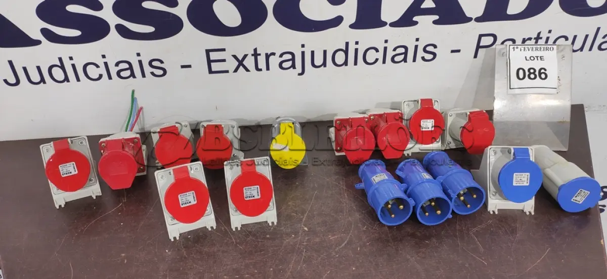 LOTE 086 - 01 LOTE COM VÁRIAS TOMADAS INDUSTRIAIS TRIFÁSICA. (NO ESTADO) ATENÇÃO! FAZER A VISITAÇÃO ANTES DE ARREMATAR, NÃO SABEMOS SE FUNCIONA, LEILÃO NÃO TEM GARANTIA E NEM DEVOLUÇÃO, SUJEITO A POSSÍVEIS AVARIAS VISÍVEIS/OCULTAS E/OU AUSÊNCIA DE COMPONENTES.
