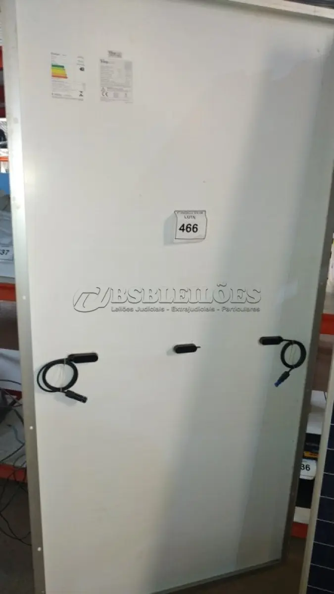LOTE 466 - 01 MÓDULO SOLAR 350 WATTS. (NO ESTADO) ATENÇÃO! FAZER A VISITAÇÃO ANTES DE ARREMATAR, NÃO SABEMOS SE FUNCIONA, LEILÃO NÃO TEM GARANTIA E NEM DEVOLUÇÃO, SUJEITO A POSSÍVEIS AVARIAS VISÍVEIS/OCULTAS