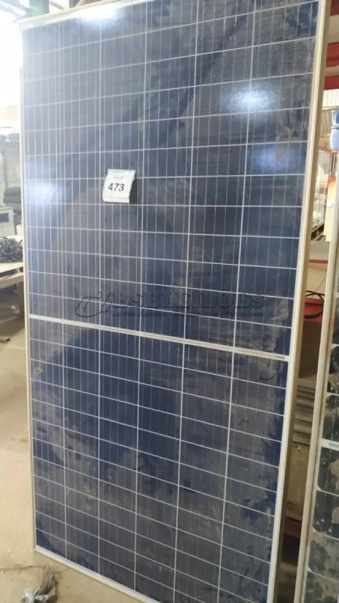 LOTE 473 - 01 MÓDULO SOLAR 355 WATTS. (NO ESTADO) ATENÇÃO! FAZER A VISITAÇÃO ANTES DE ARREMATAR, NÃO SABEMOS SE FUNCIONA, LEILÃO NÃO TEM GARANTIA E NEM DEVOLUÇÃO, SUJEITO A POSSÍVEIS AVARIAS VISÍVEIS/OCULTAS