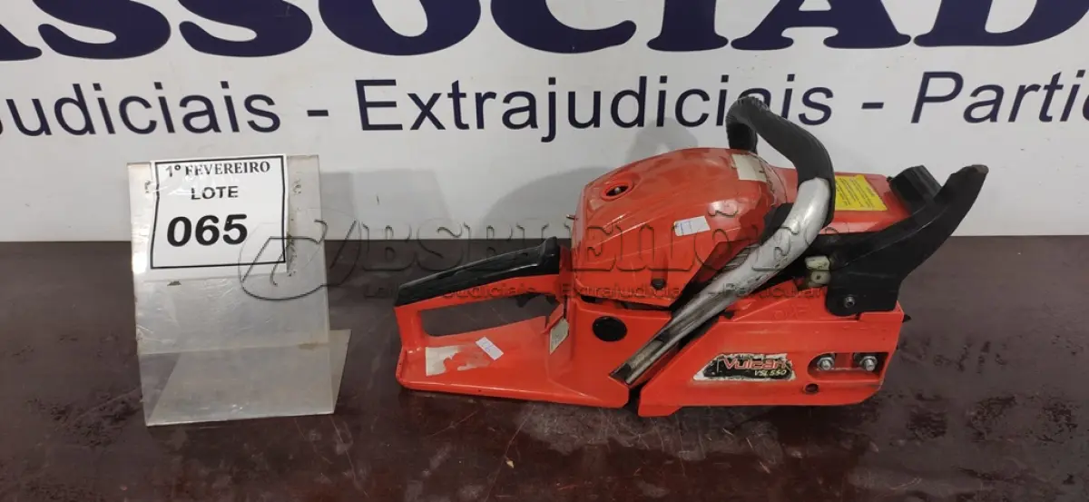 LOTE 065 - 01 MOTOSSERRA A GASOLINA MODELO TCS60FP MARCA TOYAMA INCOMPLETA. (NO ESTADO) ATENÇÃO! FAZER A VISITAÇÃO ANTES DE ARREMATAR, NÃO SABEMOS SE FUNCIONA, LEILÃO NÃO TEM GARANTIA E NEM DEVOLUÇÃO, SUJEITO A POSSÍVEIS AVARIAS VISÍVEIS/OCULTAS E/OU AUSÊNCIA DE COMPONENTES.