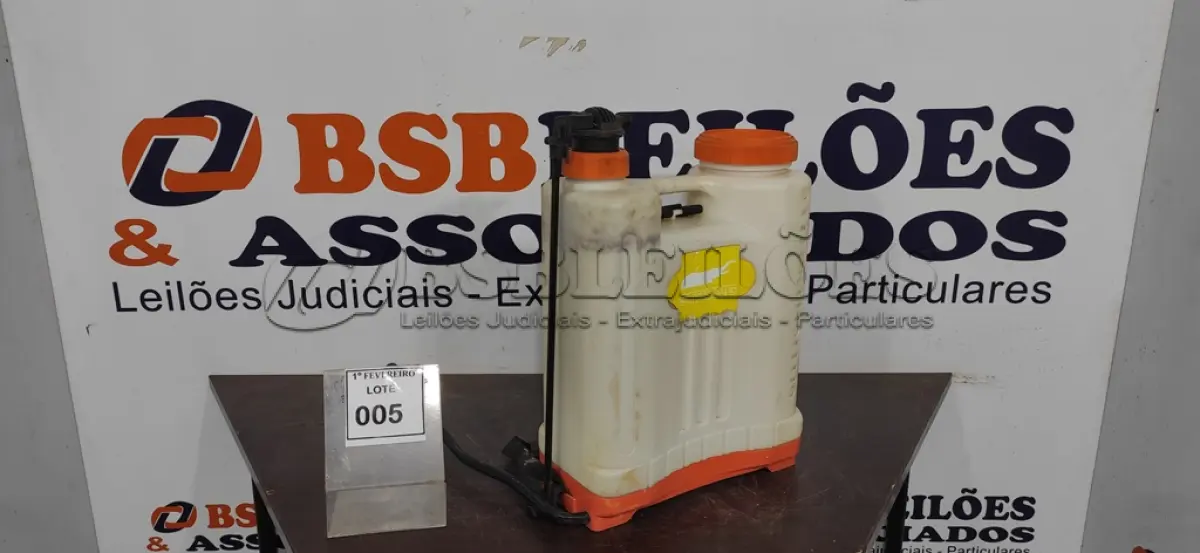 LOTE 005 - 01 BOMBA DE PULVERIZAÇÃO. (NO ESTADO) ATENÇÃO! FAZER A VISITAÇÃO ANTES DE ARREMATAR, NÃO SABEMOS SE FUNCIONA, LEILÃO NÃO TEM GARANTIA E NEM DEVOLUÇÃO, SUJEITO A POSSÍVEIS AVARIAS VISÍVEIS/OCULTAS E/OU AUSÊNCIA DE COMPONENTES.