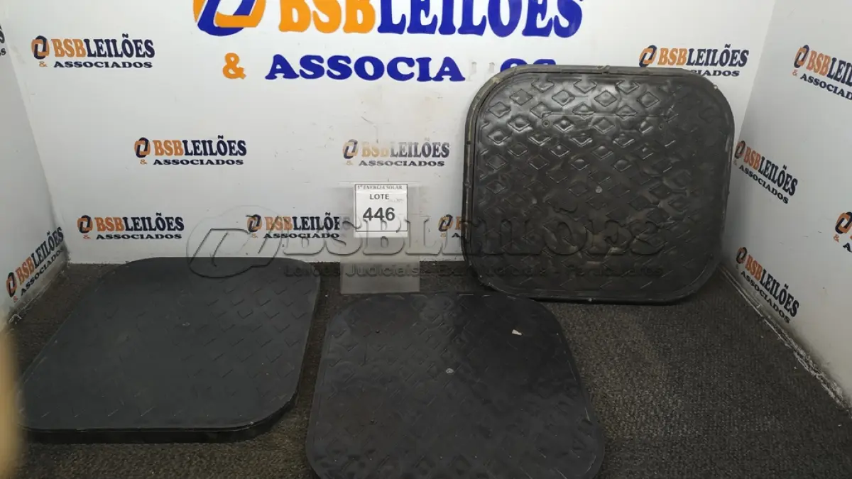 LOTE 446 - 03 TAMPAS PARA CAIXA ESGOTO. (NO ESTADO) ATENÇÃO! FAZER A VISITAÇÃO ANTES DE ARREMATAR, NÃO SABEMOS SE FUNCIONA, LEILÃO NÃO TEM GARANTIA E NEM DEVOLUÇÃO, SUJEITO A POSSÍVEIS AVARIAS VISÍVEIS/OCULTAS E/OU 