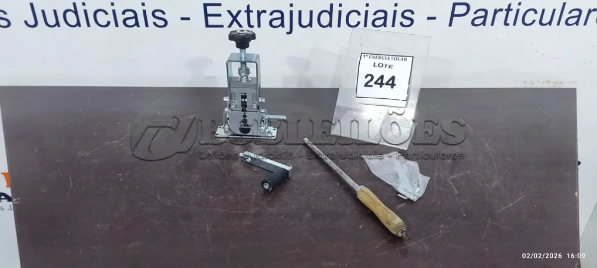 LOTE 244 - 01 DESCASCADOR DE FIOS MANUAL. (NO ESTADO) ATENÇÃO! FAZER A VISITAÇÃO ANTES DE ARREMATAR, NÃO SABEMOS SE FUNCIONA, LEILÃO NÃO TEM GARANTIA E NEM DEVOLUÇÃO, SUJEITO A POSSÍVEIS AVARIAS VISÍVEIS/OCULTAS E/OU AUSÊNCIA DE COMPONENTES.