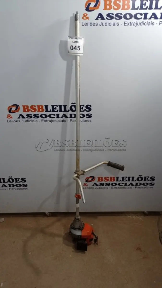 LOTE 045 - 01 ROÇADEIRA A GASOLINA INCOMPLETA. (NO ESTADO) ATENÇÃO! FAZER A VISITAÇÃO ANTES DE ARREMATAR, NÃO SABEMOS SE FUNCIONA, LEILÃO NÃO TEM GARANTIA E NEM DEVOLUÇÃO, SUJEITO A POSSÍVEIS AVARIAS VISÍVEIS/OCULTAS E/OU AUSÊNCIA DE COMPONENTES.