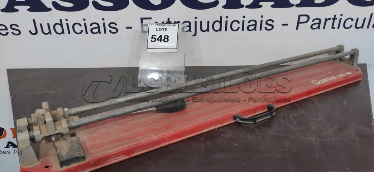 LOTE 548 - 01 RISCADOR DE PISOS. (NO ESTADO) ATENÇÃO! FAZER A VISITAÇÃO ANTES DE ARREMATAR, NÃO SABEMOS SE FUNCIONA, LEILÃO NÃO TEM GARANTIA E NEM DEVOLUÇÃO, SUJEITO A POSSÍVEIS AVARIAS VISÍVEIS/OCULTAS