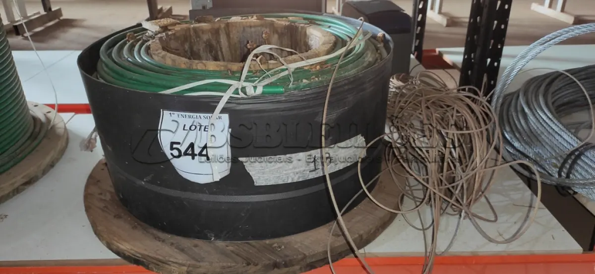 LOTE 544 - 01 CARRETEL DE CABO MAX LINK G FLEX 1KV VERDE 1X25,00MM. (NO ESTADO) ATENÇÃO! FAZER A VISITAÇÃO ANTES DE ARREMATAR, NÃO SABEMOS SE FUNCIONA, LEILÃO NÃO TEM GARANTIA E NEM DEVOLUÇÃO, SUJEITO A POSSÍVEIS AVARIAS VISÍVEIS/OCULTAS