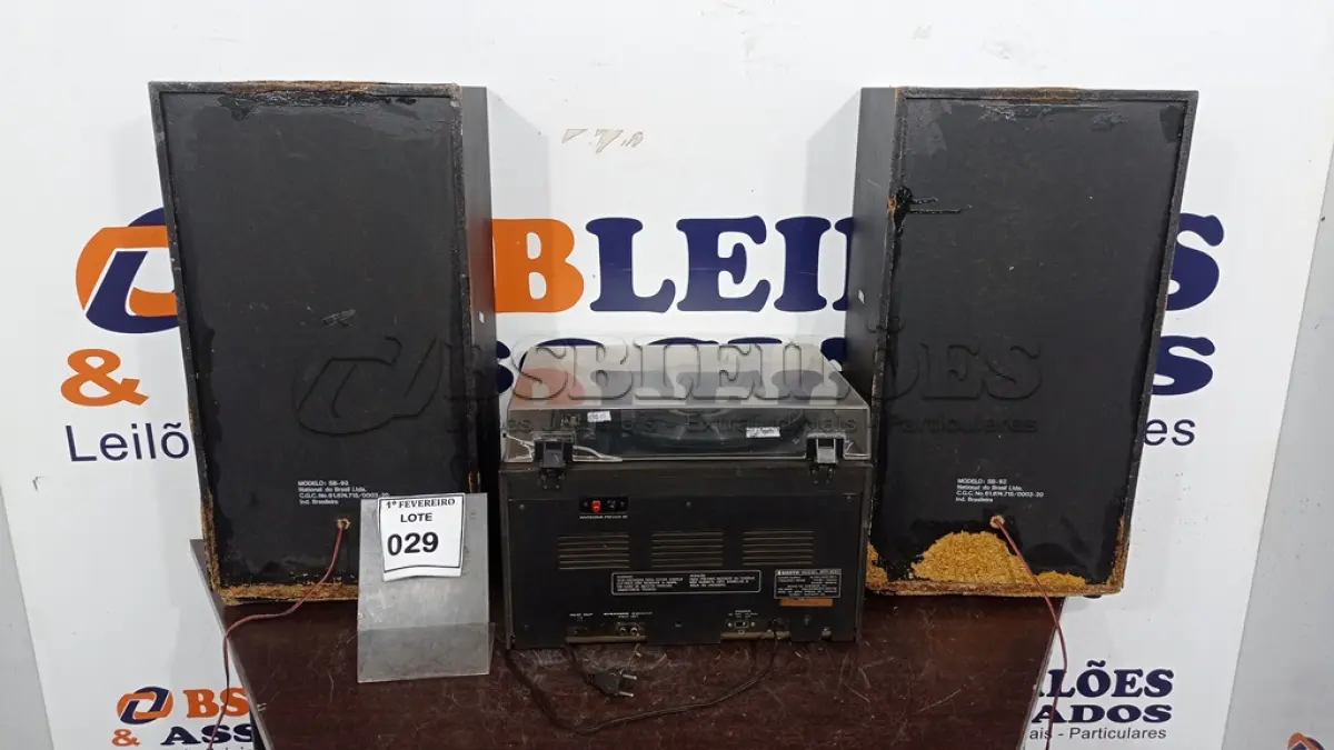 LOTE 029 - 01 APARELHO DE SOM ESTÉREO INTEGRADO 3X1 MODELO ATR 200 MARCA SANYO E 02 CAIXAS DE SOM SB-92. (NO ESTADO) ATENÇÃO! FAZER A VISITAÇÃO ANTES DE ARREMATAR, NÃO SABEMOS SE FUNCIONA, LEILÃO NÃO TEM GARANTIA E NEM DEVOLUÇÃO, SUJEITO A POSSÍVEIS AVARIAS VISÍVEIS/OCULTAS E/OU AUSÊNCIA DE COMPONENTES.