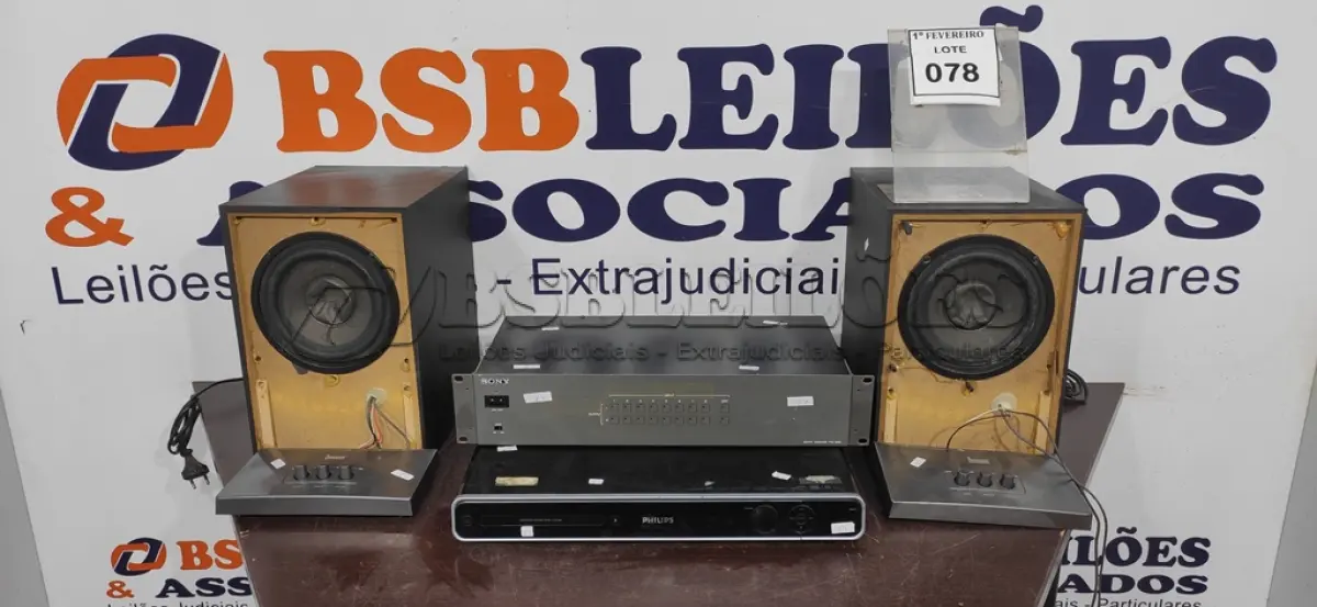 LOTE 078 - 01 MATRIX SWITCHER MODELO PVS-820S MARCA SONY E 02 CAIXAS DE SOM. (NO ESTADO) ATENÇÃO! FAZER A VISITAÇÃO ANTES DE ARREMATAR, NÃO SABEMOS SE FUNCIONA, LEILÃO NÃO TEM GARANTIA E NEM DEVOLUÇÃO, SUJEITO A POSSÍVEIS AVARIAS VISÍVEIS/OCULTAS E/OU AUSÊNCIA DE COMPONENTES.
