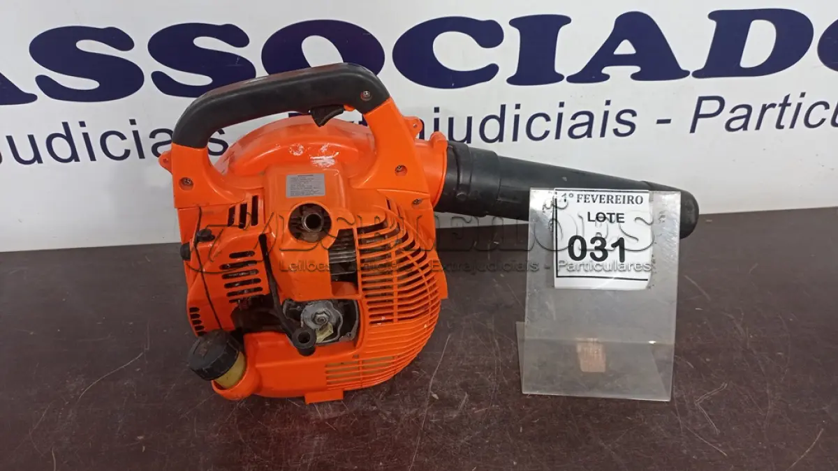 LOTE 031 - 01 SOPRADOR MODELO SV260S MOTOR 2T 26 CC. (NO ESTADO) ATENÇÃO! FAZER A VISITAÇÃO ANTES DE ARREMATAR, NÃO SABEMOS SE FUNCIONA, LEILÃO NÃO TEM GARANTIA E NEM DEVOLUÇÃO, SUJEITO A POSSÍVEIS AVARIAS VISÍVEIS/OCULTAS E/OU AUSÊNCIA DE COMPONENTES.