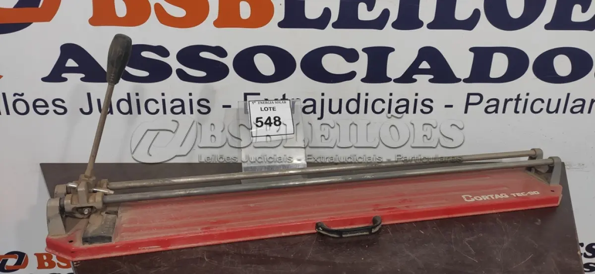 LOTE 548 - 01 RISCADOR DE PISOS. (NO ESTADO) ATENÇÃO! FAZER A VISITAÇÃO ANTES DE ARREMATAR, NÃO SABEMOS SE FUNCIONA, LEILÃO NÃO TEM GARANTIA E NEM DEVOLUÇÃO, SUJEITO A POSSÍVEIS AVARIAS VISÍVEIS/OCULTAS
