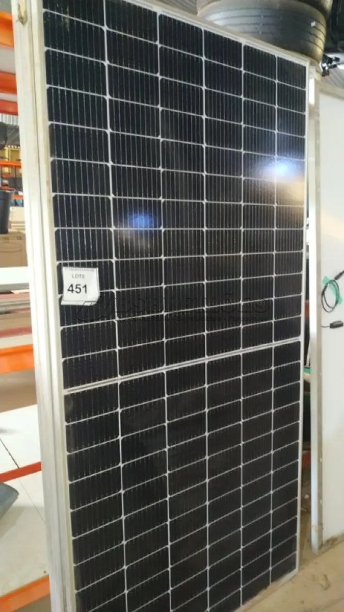 LOTE 451 - 01 MÓDULO SOLAR 445WATTS. (NO ESTADO) ATENÇÃO! FAZER A VISITAÇÃO ANTES DE ARREMATAR, NÃO SABEMOS SE FUNCIONA, LEILÃO NÃO TEM GARANTIA E NEM DEVOLUÇÃO, SUJEITO A POSSÍVEIS AVARIAS VISÍVEIS/OCULTAS E/OU 