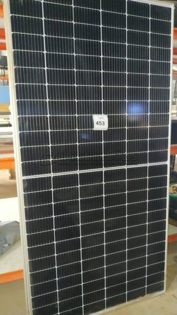 LOTE 453 - 01 MÓDULO SOLAR 445WATTS. (NO ESTADO) ATENÇÃO! FAZER A VISITAÇÃO ANTES DE ARREMATAR, NÃO SABEMOS SE FUNCIONA, LEILÃO NÃO TEM GARANTIA E NEM DEVOLUÇÃO, SUJEITO A POSSÍVEIS AVARIAS VISÍVEIS/OCULTAS E/OU