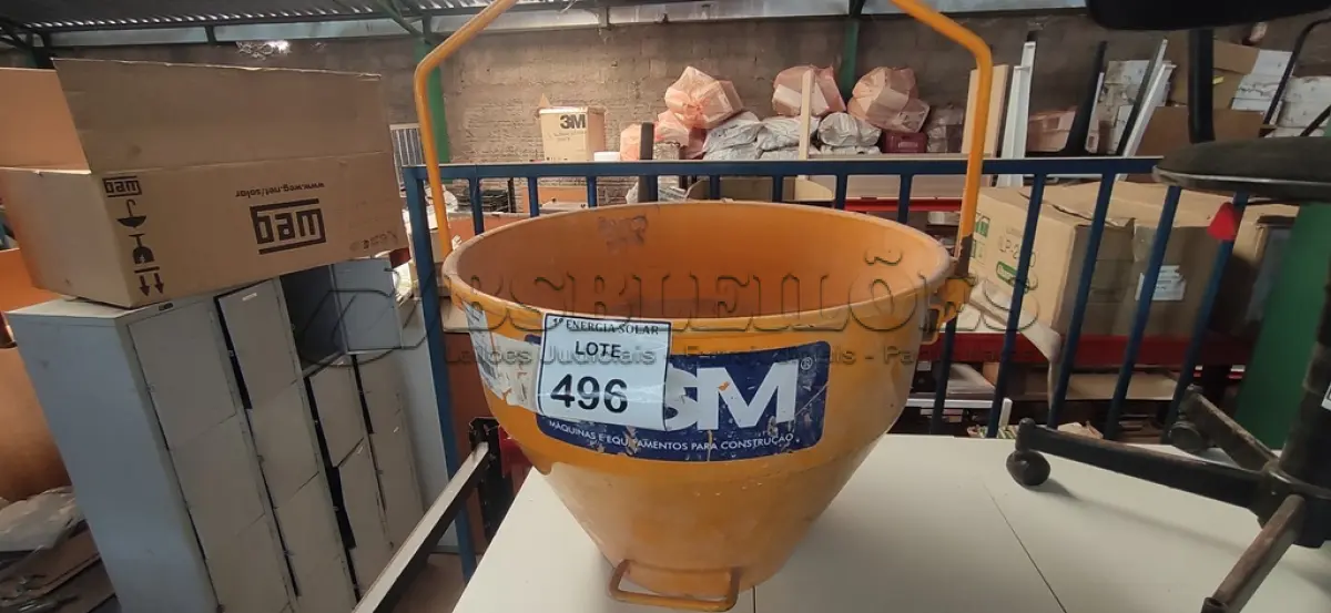 LOTE 496 - 01 CAÇAMBA DE ENCHIMENTO DE CONCRETO PARA GUINCHO ELÉTRICO 50L. (NO ESTADO) ATENÇÃO! FAZER A VISITAÇÃO ANTES DE ARREMATAR, NÃO SABEMOS SE FUNCIONA, LEILÃO NÃO TEM GARANTIA E NEM DEVOLUÇÃO, SUJEITO A POSSÍVEIS AVARIAS VISÍVEIS/OCULTAS