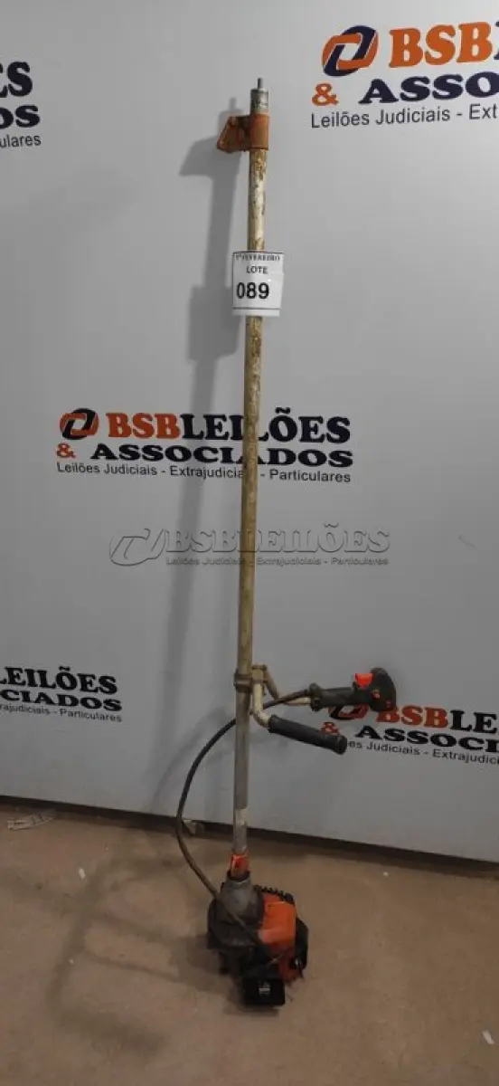 LOTE 089 - 01 ROÇADEIRA A GASOLINA INCOMPLETA. (NO ESTADO) ATENÇÃO! FAZER A VISITAÇÃO ANTES DE ARREMATAR, NÃO SABEMOS SE FUNCIONA, LEILÃO NÃO TEM GARANTIA E NEM DEVOLUÇÃO, SUJEITO A POSSÍVEIS AVARIAS VISÍVEIS/OCULTAS E/OU AUSÊNCIA DE COMPONENTES.