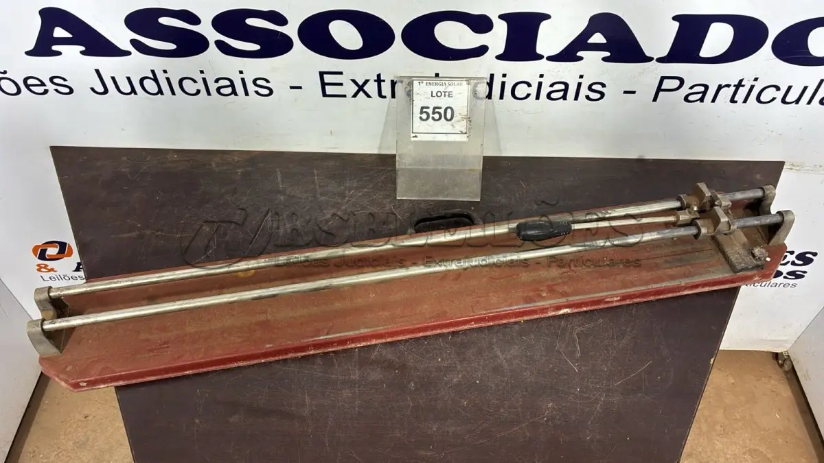 LOTE 550 - 01 RISCADOR DE PISOS. (NO ESTADO) ATENÇÃO! FAZER A VISITAÇÃO ANTES DE ARREMATAR, NÃO SABEMOS SE FUNCIONA, LEILÃO NÃO TEM GARANTIA E NEM DEVOLUÇÃO, SUJEITO A POSSÍVEIS AVARIAS VISÍVEIS/OCULTAS