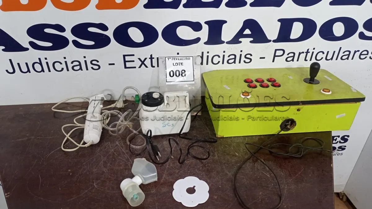 LOTE 008 - 01 PAINEL DE CONTROLE DE ARCADE CASEIRO E 01 COMPRESSOR DE AR. (NO ESTADO) ATENÇÃO! FAZER A VISITAÇÃO ANTES DE ARREMATAR, NÃO SABEMOS SE FUNCIONA, LEILÃO NÃO TEM GARANTIA E NEM DEVOLUÇÃO, SUJEITO A POSSÍVEIS AVARIAS VISÍVEIS/OCULTAS E/OU AUSÊNCIA DE COMPONENTES.