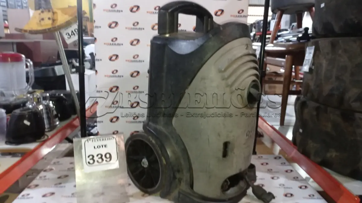 LOTE 339 - 01 LAVADORA DE ALTA PRESSÃO MARCA KARCHER INCOMPLETA. (NO ESTADO) ATENÇÃO! FAZER A VISITAÇÃO ANTES DE ARREMATAR, NÃO SABEMOS SE FUNCIONA, LEILÃO NÃO TEM GARANTIA E NEM DEVOLUÇÃO, SUJEITO A POSSÍVEIS AVARIAS VISÍVEIS/OCULTAS E/OU AUSÊNCIA DE COMPONENTES.