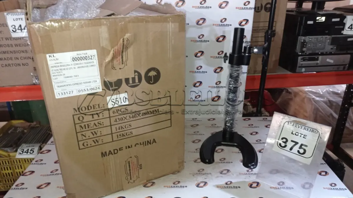 LOTE 375 - 01 CAIXA COM 06 SUPORTES PARA MONITORES MARCA DATEN. (NO ESTADO) ATENÇÃO! FAZER A VISITAÇÃO ANTES DE ARREMATAR, NÃO SABEMOS SE FUNCIONA, LEILÃO NÃO TEM GARANTIA E NEM DEVOLUÇÃO, SUJEITO A POSSÍVEIS AVARIAS VISÍVEIS/OCULTAS E/OU AUSÊNCIA DE COMPONENTES.