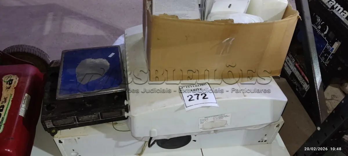 LOTE 272 - 01 BALANÇA MARCA URANO, 01 DEPURADOR DE AR, 01 MÁQUINA DE LAVAR ROUPAS COMPACTO E VÁRIOS DISPENSES DE ÁLCOOL EM GEL. (NO ESTADO) ATENÇÃO! FAZER A VISITAÇÃO ANTES DE ARREMATAR, NÃO SABEMOS SE FUNCIONA, LEILÃO NÃO TEM GARANTIA E NEM DEVOLUÇÃO, SUJEITO A POSSÍVEIS AVARIAS VISÍVEIS/OCULTAS E/OU AUSÊNCIA DE COMPONENTES.