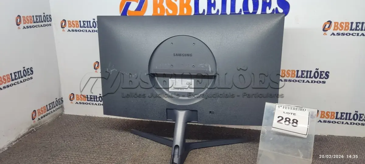 LOTE 288 - 01 MONITOR MARCA SAMSUNG. (NO ESTADO) ATENÇÃO! FAZER A VISITAÇÃO ANTES DE ARREMATAR, NÃO SABEMOS SE FUNCIONA, LEILÃO NÃO TEM GARANTIA E NEM DEVOLUÇÃO, SUJEITO A POSSÍVEIS AVARIAS VISÍVEIS/OCULTAS E/OU AUSÊNCIA DE COMPONENTES.