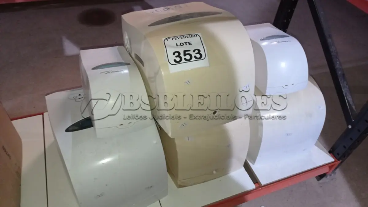 LOTE 353 - 06 DISPENSES DE PAPEL. (NO ESTADO) ATENÇÃO! FAZER A VISITAÇÃO ANTES DE ARREMATAR, NÃO SABEMOS SE FUNCIONA, LEILÃO NÃO TEM GARANTIA E NEM DEVOLUÇÃO, SUJEITO A POSSÍVEIS AVARIAS VISÍVEIS/OCULTAS E/OU AUSÊNCIA DE COMPONENTES.