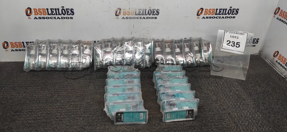 LOTE 235 - 01 LOTE COM VÁRIOS ADAPTADORES DE LÂMPADAS DE E27 PARA E14. (NO ESTADO) ATENÇÃO! FAZER A VISITAÇÃO ANTES DE ARREMATAR, NÃO SABEMOS SE FUNCIONA, LEILÃO NÃO TEM GARANTIA E NEM DEVOLUÇÃO, SUJEITO A POSSÍVEIS AVARIAS VISÍVEIS/OCULTAS E/OU AUSÊNCIA DE COMPONENTES.