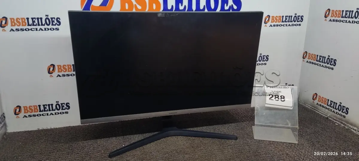 LOTE 288 - 01 MONITOR MARCA SAMSUNG. (NO ESTADO) ATENÇÃO! FAZER A VISITAÇÃO ANTES DE ARREMATAR, NÃO SABEMOS SE FUNCIONA, LEILÃO NÃO TEM GARANTIA E NEM DEVOLUÇÃO, SUJEITO A POSSÍVEIS AVARIAS VISÍVEIS/OCULTAS E/OU AUSÊNCIA DE COMPONENTES.