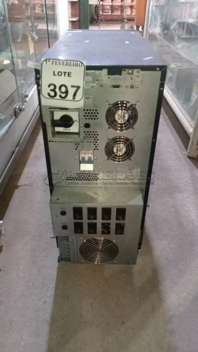LOTE 397 - 01 NOBREAK MARCA KEOR DE 10.000VA. (NO ESTADO) ATENÇÃO! FAZER A VISITAÇÃO ANTES DE ARREMATAR, NÃO SABEMOS SE FUNCIONA, LEILÃO NÃO TEM GARANTIA E NEM DEVOLUÇÃO, SUJEITO A POSSÍVEIS AVARIAS VISÍVEIS/OCULTAS E/OU AUSÊNCIA DE COMPONENTES.